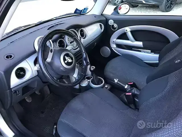 Usata Mini Cooper 116 CV (85 kW) 2004 Grigio Utilitaria