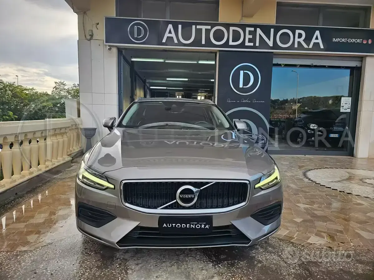Usata Volvo V60 150 CV (110 kW) 2020 Marrone Station wagon
