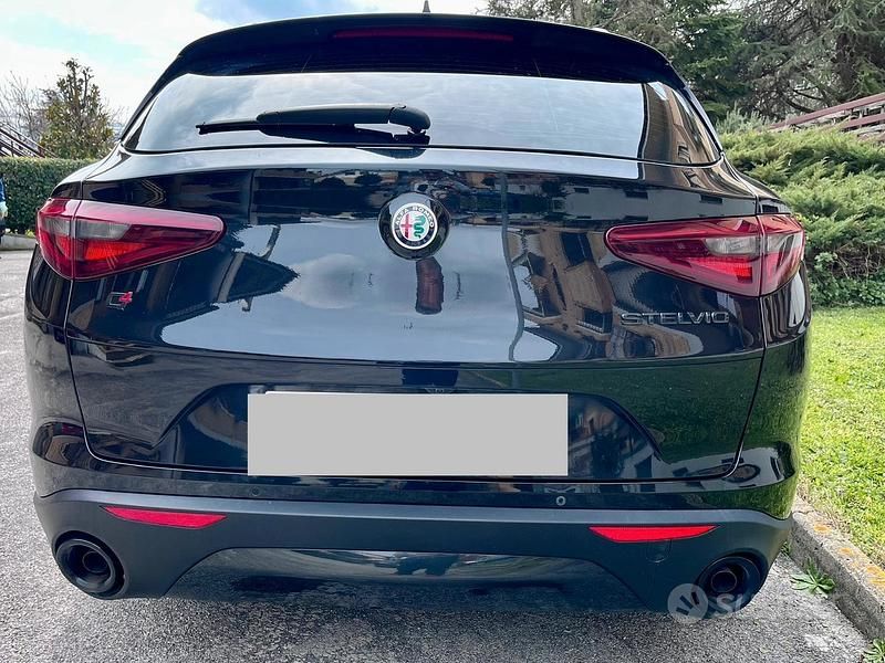 Usata Alfa Romeo Stelvio Sprint 190 CV (139 kW) 2020 Nero SUV
