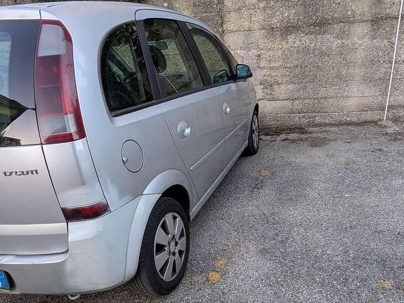 Usata Opel Meriva 101 CV (74 kW) 2005 Argento Monovolume