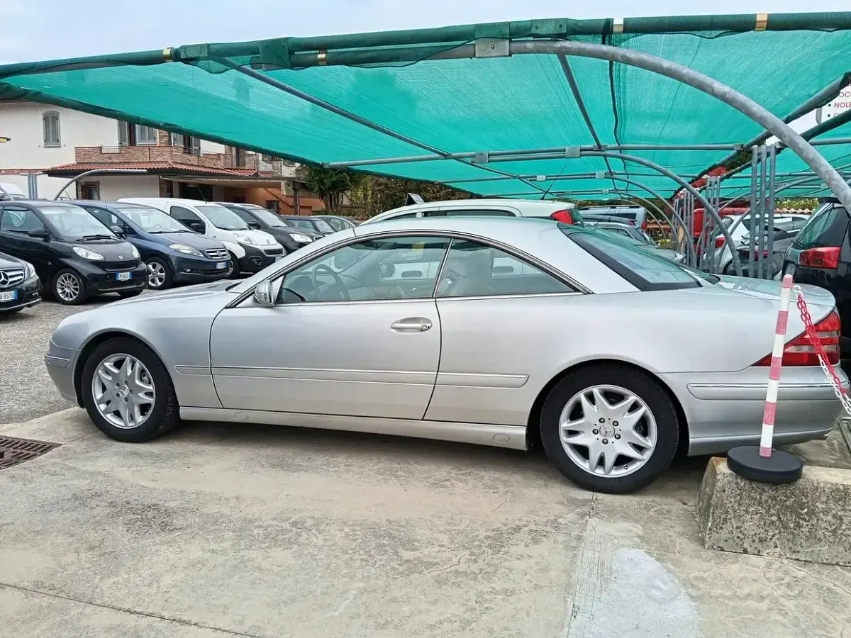 Usata Mercedes CL500 306 CV (225 kW) 2002 Grigio Coupé