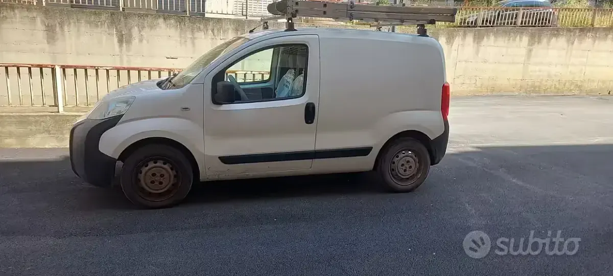 Usata Peugeot Bipper 68 CV (50 kW) 2011 Bianco Monovolume