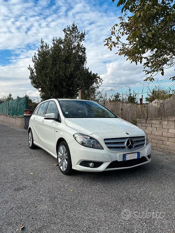 Usata Mercedes B180 Executive 122 CV (89 kW) 2012 Bianco Monovolume