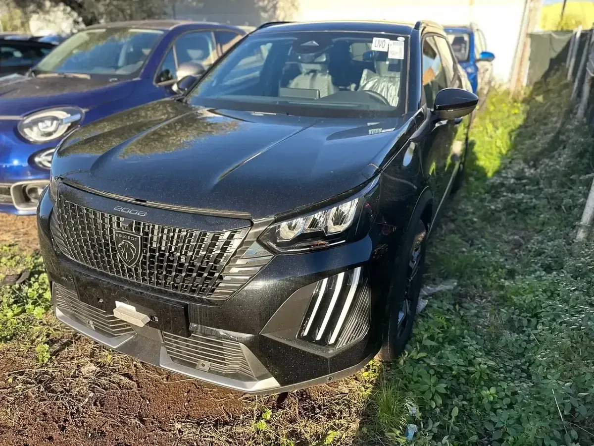 Usata Peugeot 2008 Allure 100 CV (73 kW) 2025 Nero SUV
