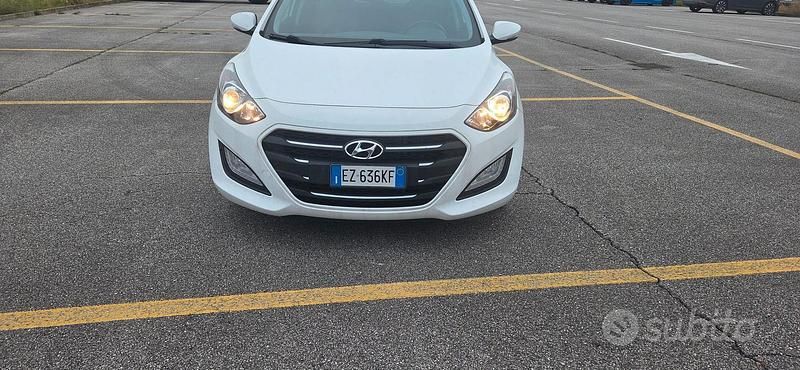 Usata Hyundai i30 Comfort 110 CV (80 kW) 2015 Bianco Berlina