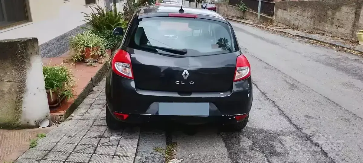 Usata Renault Clio II 75 CV (55 kW) 2010 Nero Berlina