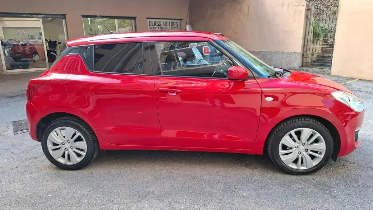 Usata Suzuki Swift Cool 90 CV (66 kW) 2020 Rosso Utilitaria