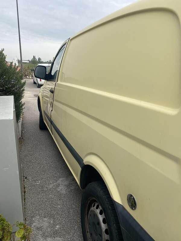 Usata Mercedes Vito 150 CV (110 kW) 2005 Giallo Furgone