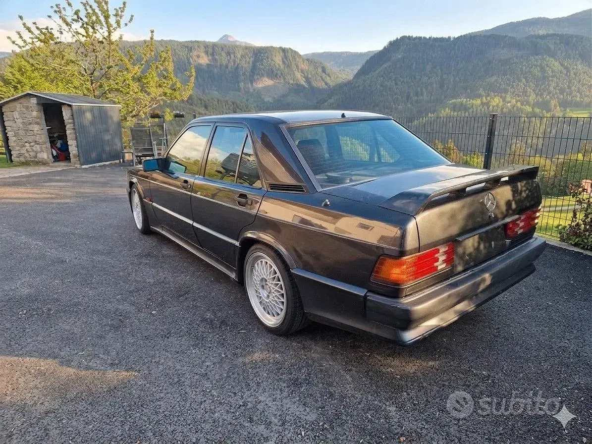 Usata Mercedes 190 Sportline 126 CV (92 kW) 1990 Nero Berlina
