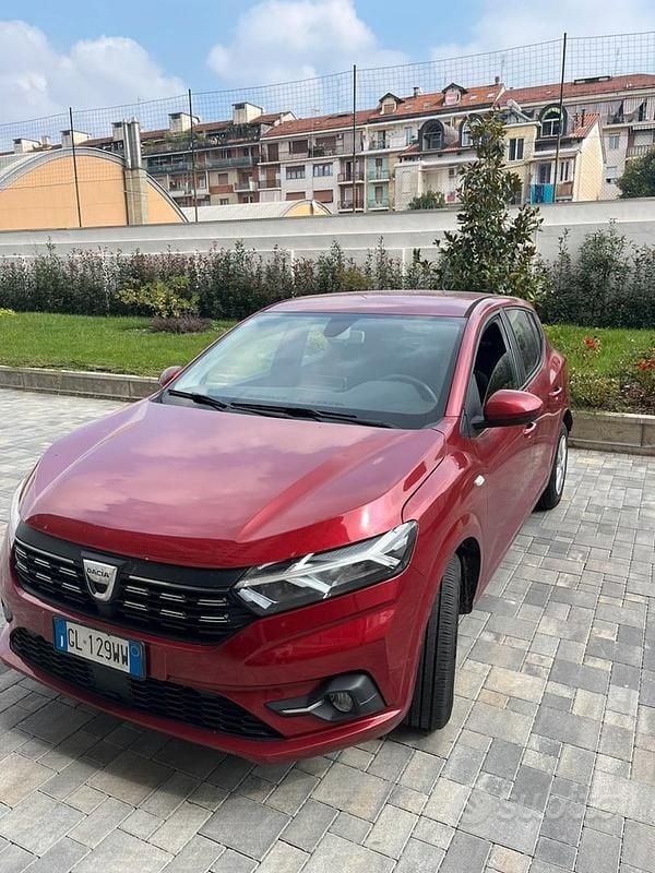 Rosso Usata 2023 Dacia Sandero Tre volumi | 12.000 € (Ottimo prezzo) - Immagine 1/4