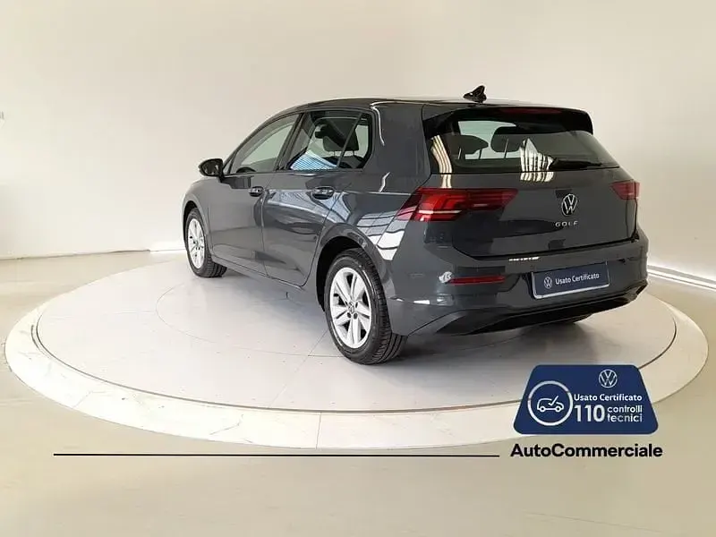 Usata VW Golf VIII Life 116 CV (85 kW) 2025 Grigio scuro