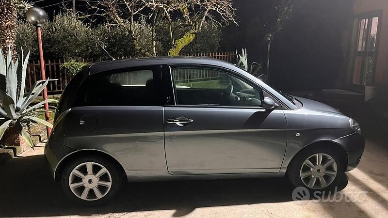 Usata Lancia Ypsilon 60 CV (44 kW) 2007 Grigio Utilitaria