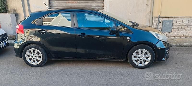 Usata Kia Rio 75 CV (55 kW) 2016 Nero Utilitaria