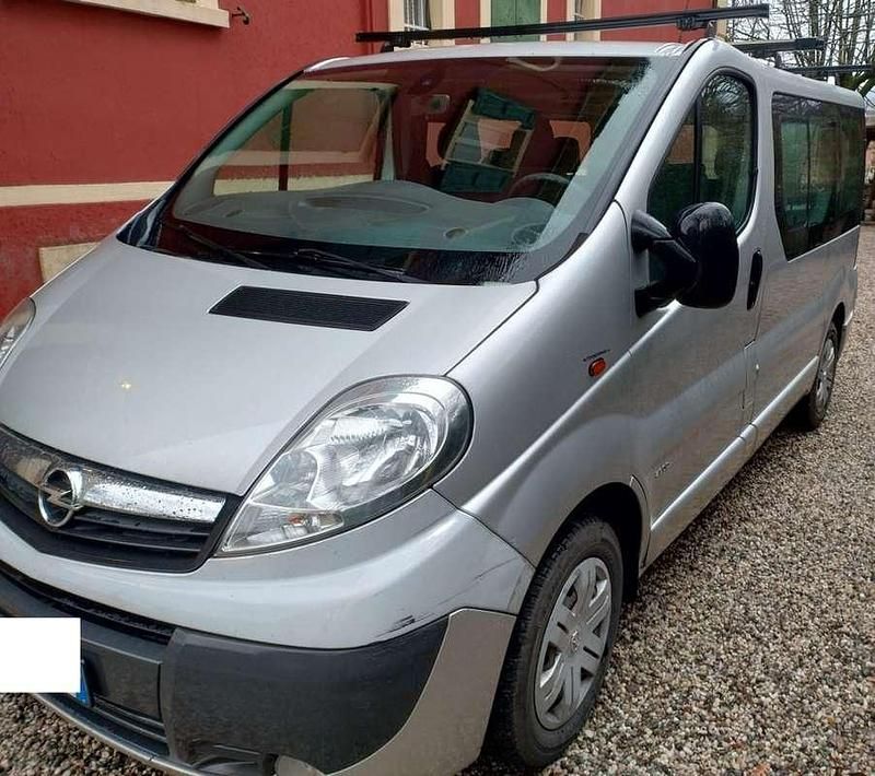 Usata Opel Vivaro 114 CV (83 kW) 2014 Argento Monovolume