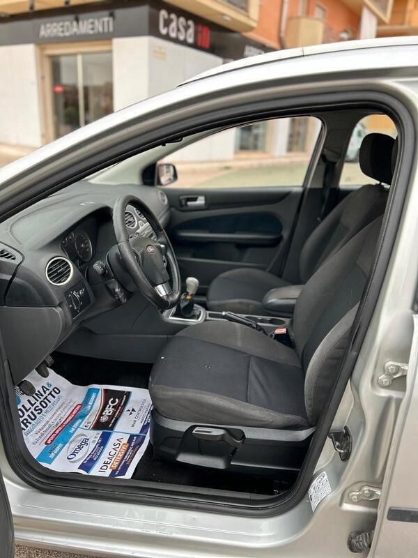 Usata Ford Focus S 90 CV (66 kW) 2007 Grigio Station wagon