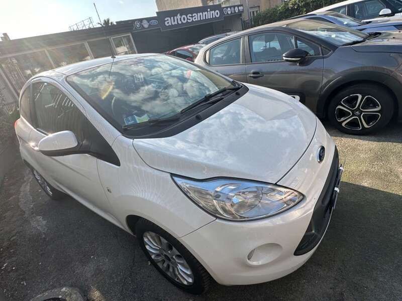Bianco Usata 2011 Ford Ka Titanium Due volumi | 4690 € (Buon prezzo) - Immagine 1/4