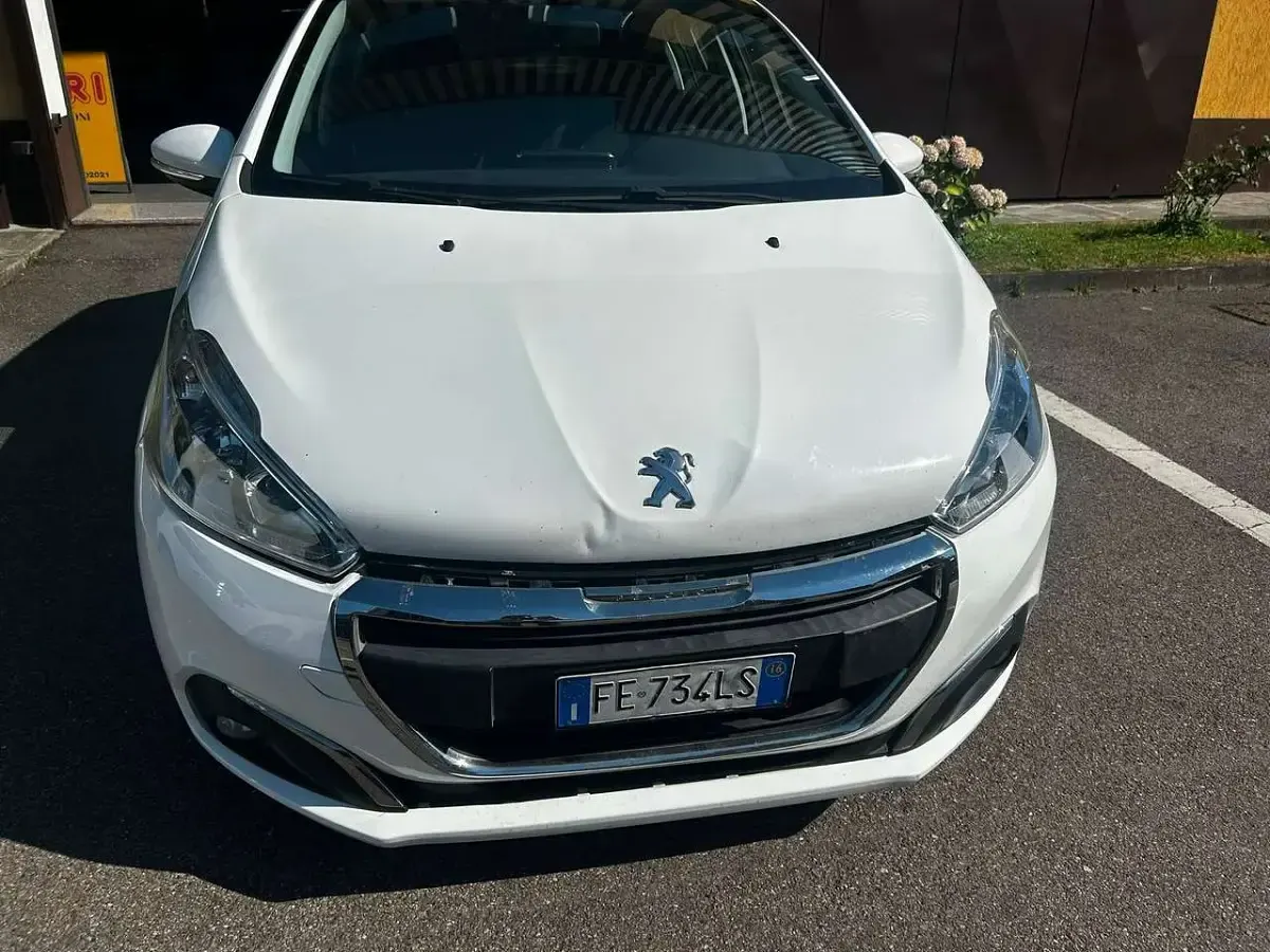 Usata Peugeot 208 Active 75 CV (55 kW) 2016 Bianco Utilitaria
