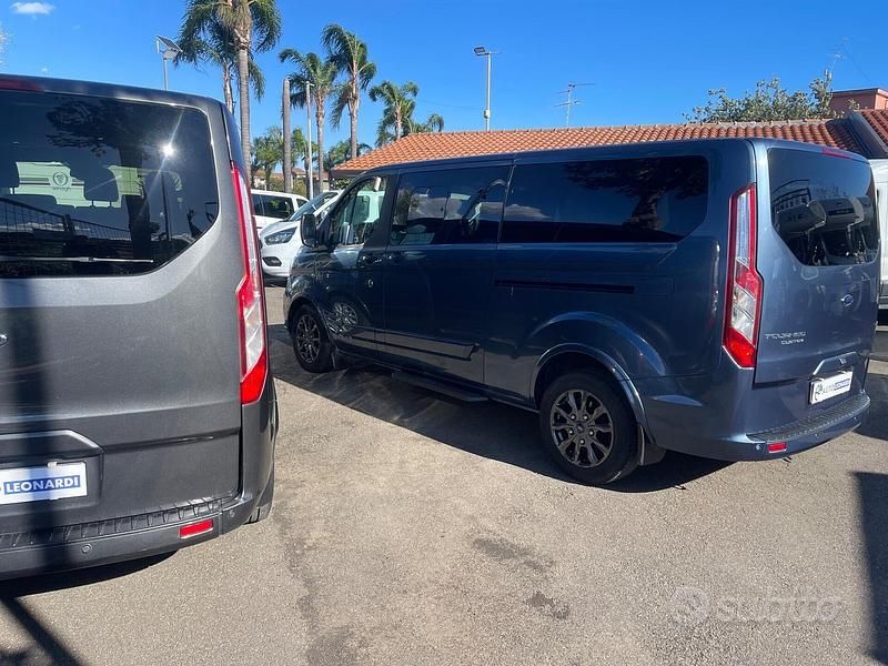 Usata Ford Tourneo Titanium 131 CV (96 kW) 2022 Bianco Monovolume