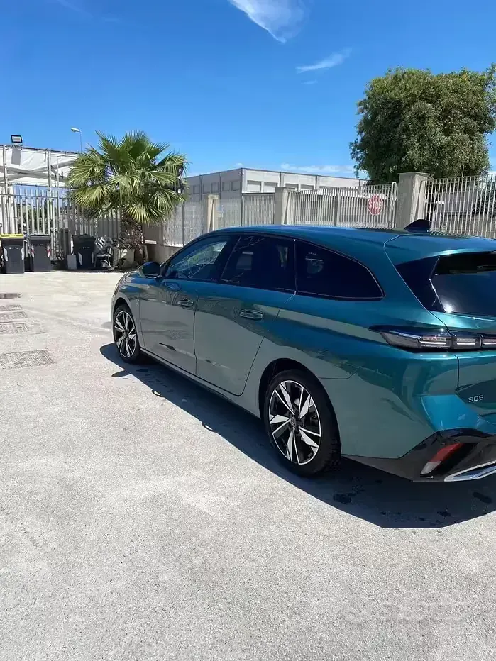 Usata Peugeot 308 SW Allure 131 CV (96 kW) 2022 Verde Station wagon