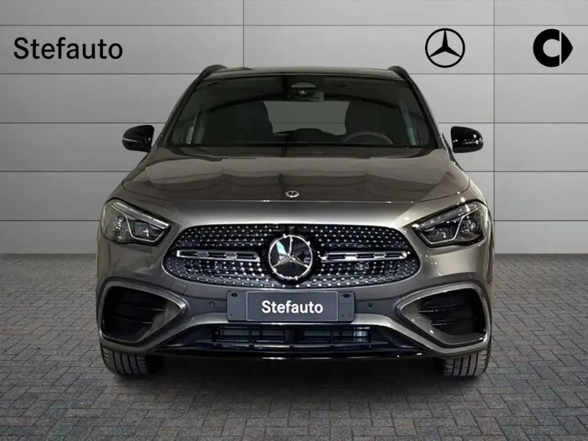 Nuova Mercedes GLA200 AMG line 150 CV (110 kW) 2026 Grigio montagna SUV