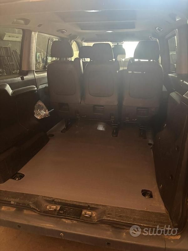 Rosso Usata 2011 Mercedes Vito Monovolume | 7900 € (Buon prezzo) - Immagine 1/4