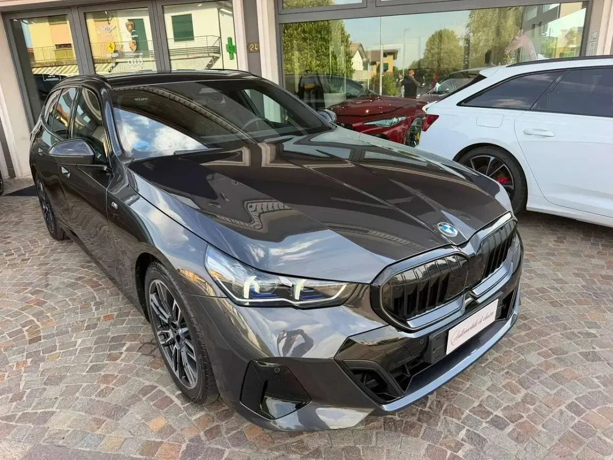 Usata BMW 520 M Sport 197 CV (144 kW) 2025 Grigio Station wagon