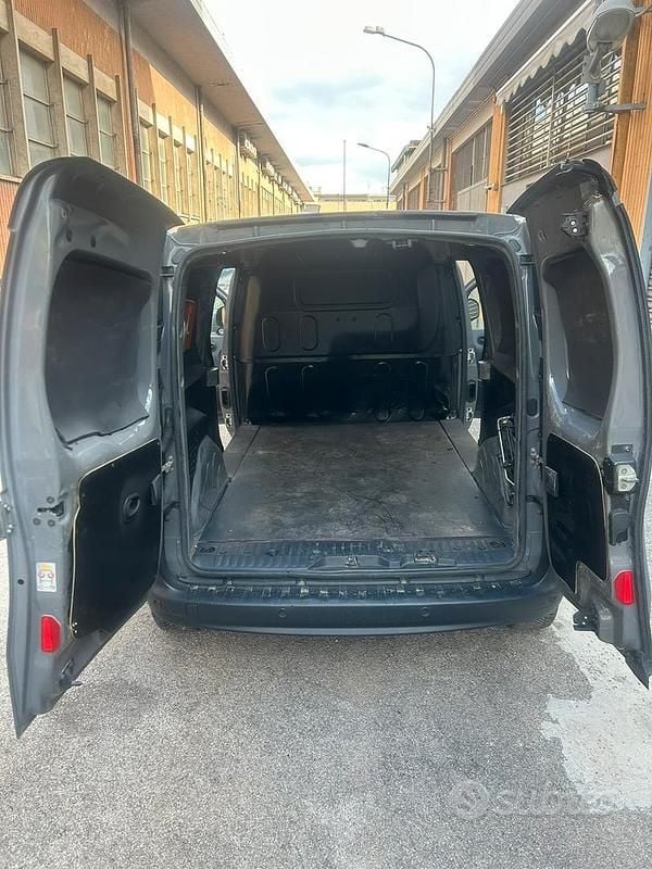 Usata Renault Kangoo 110 CV (80 kW) 2017 Grigio Monovolume