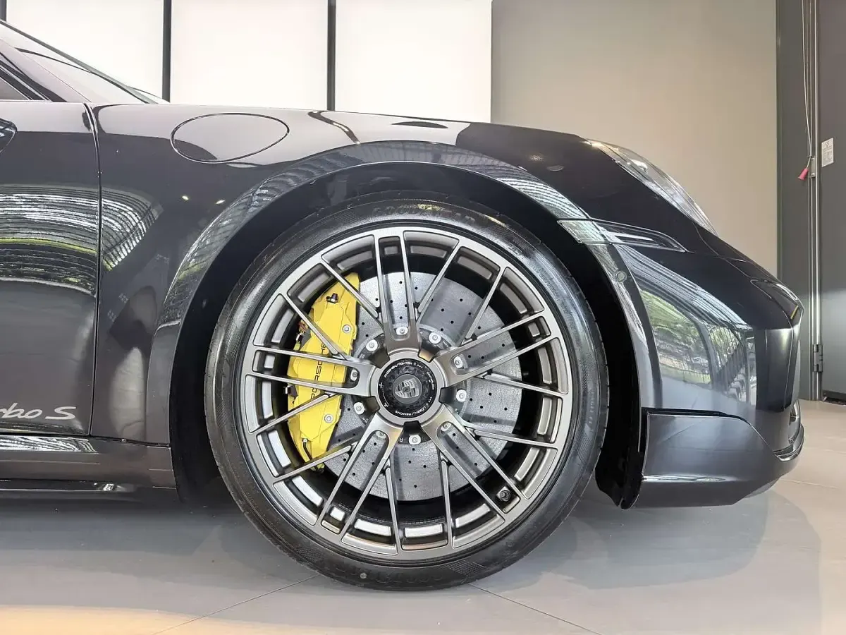 Nuova Porsche 911 Turbo S 711 CV (522 kW) 2026 Grigio vanadio metallizzato Coupé