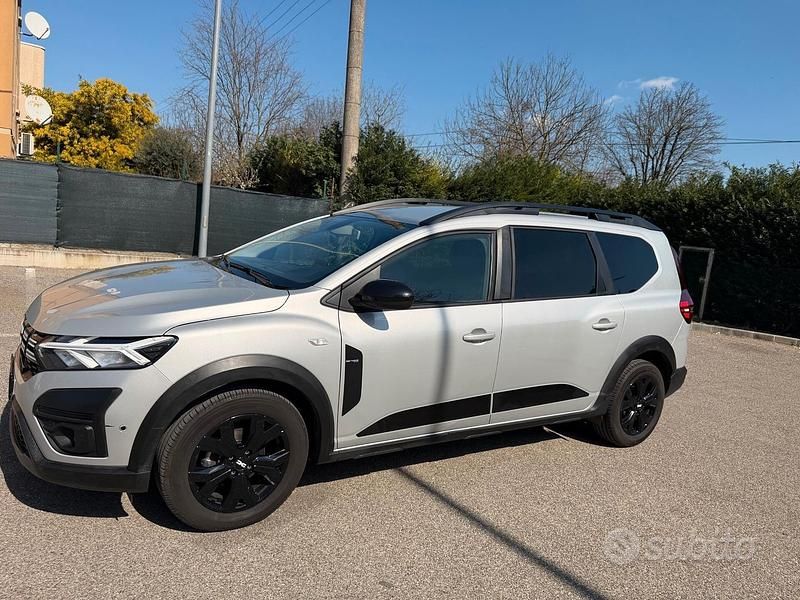 Usata Dacia Jogger 101 CV (74 kW) 2023 Grigio Monovolume