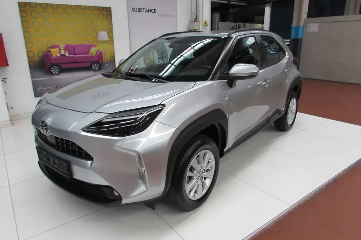 Usata Toyota Yaris Cross Active 92 CV (67 kW) 2025 Argento SUV