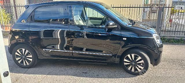Usata Renault Twingo Zen 60 kW (82 CV) 2021 Nero Utilitaria