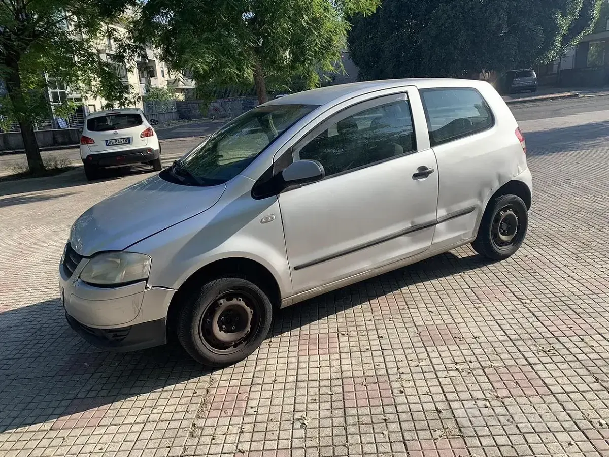 Usata VW Fox 69 CV (50 kW) 2005 Grigio Utilitaria