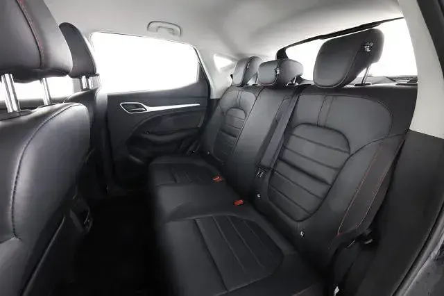 Usata MG ZS Luxury 106 CV (77 kW) 2025 Pebble black SUV