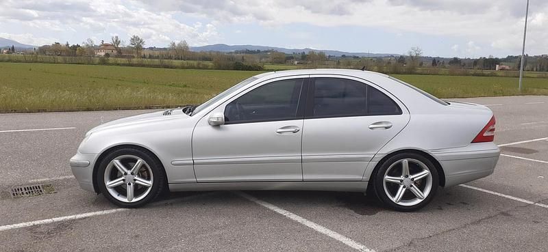 Usata Mercedes C180 Elegance 129 CV (94 kW) 2002 Argento Berlina