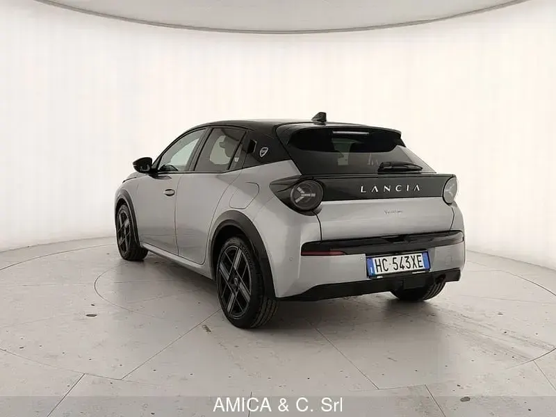 Nuova Lancia Ypsilon 101 CV (74 kW) 2026 Grigio Utilitaria