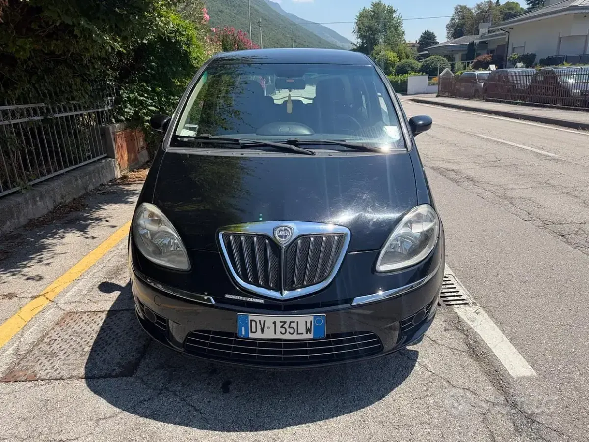 Usata Lancia Musa 95 CV (69 kW) 2009 Nero Monovolume