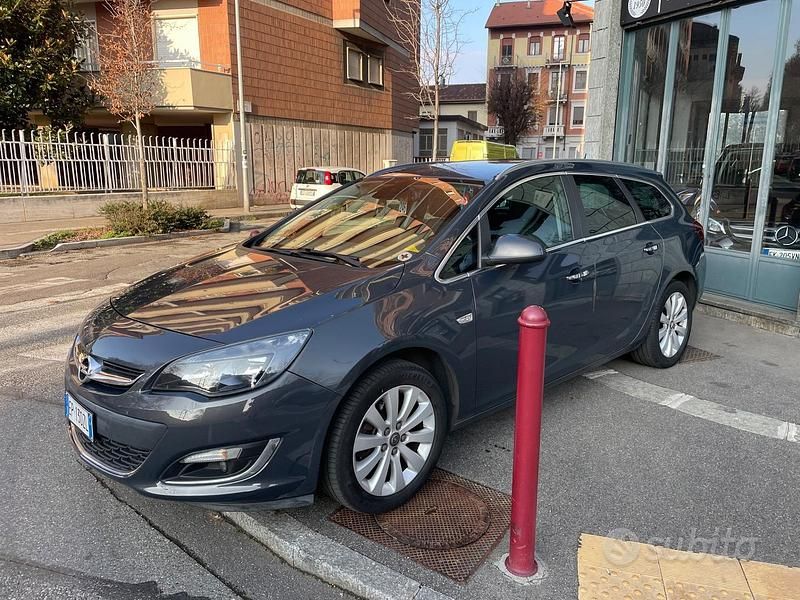 Usata Opel Astra Cosmo 110 CV (80 kW) 2013 Grigio Station wagon