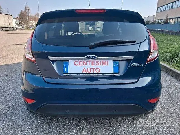 Usata Ford Fiesta 75 CV (55 kW) 2015 Bluazzurro Utilitaria