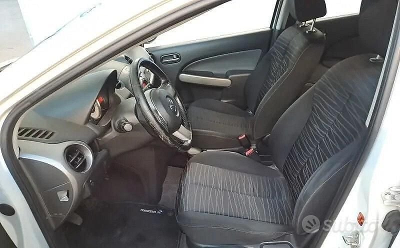 Usata Mazda 2 75 CV (55 kW) 2009 Bianco Utilitaria