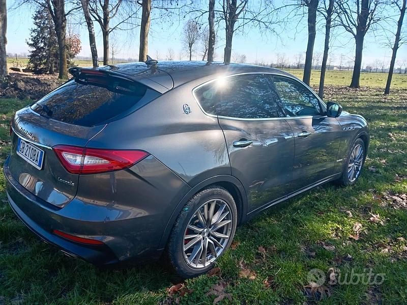 Usata Maserati Levante 250 CV (183 kW) 2020 Grigio SUV