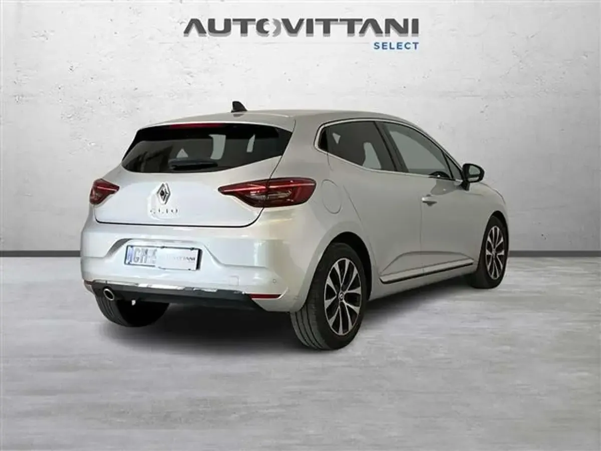 Usata Renault Clio V Techno 101 CV (74 kW) 2023 Grigio chiaro Berlina