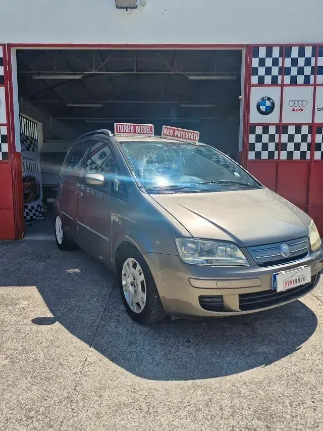 Usata Fiat Idea 90 CV (66 kW) 2007 Grigio Monovolume