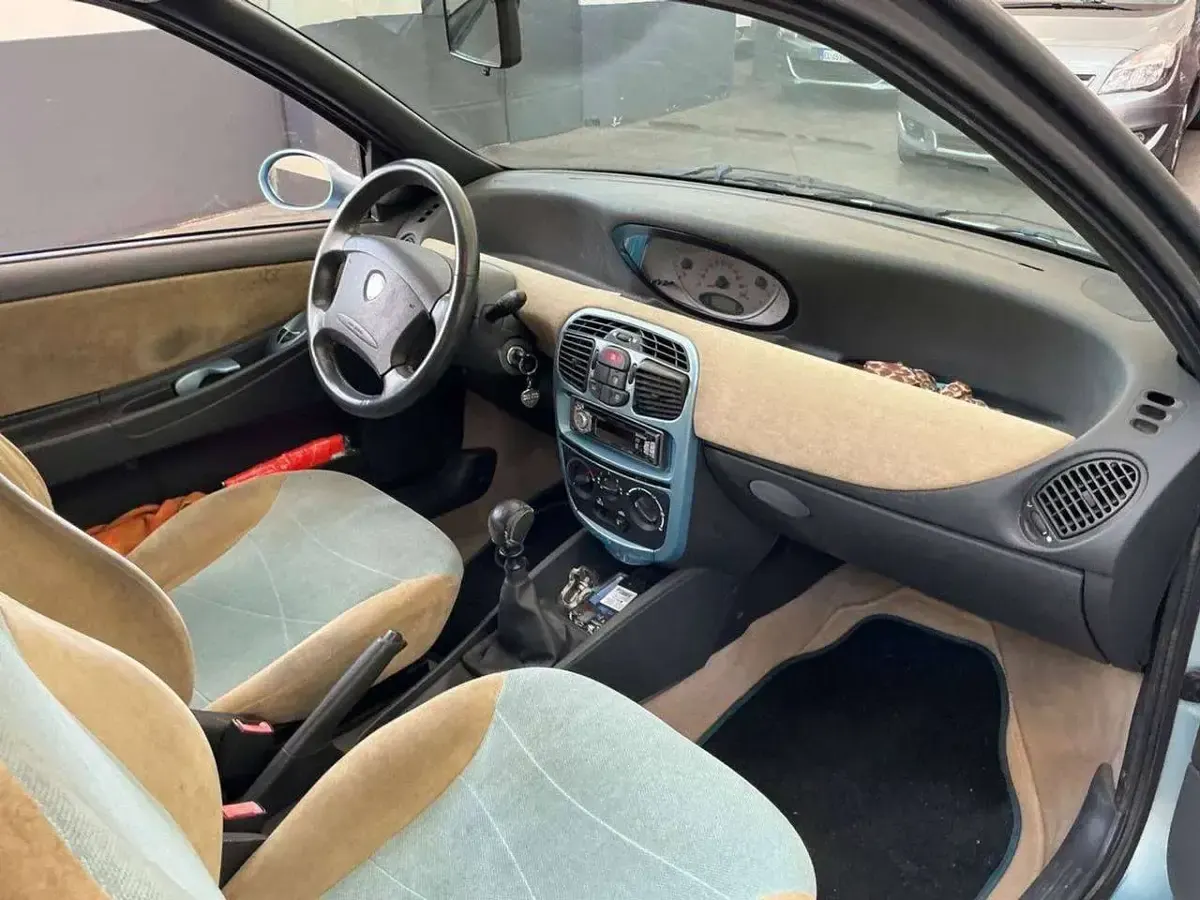 Usata Lancia 2000 60 CV (44 kW) 2001 Blu/azzurro Berlina
