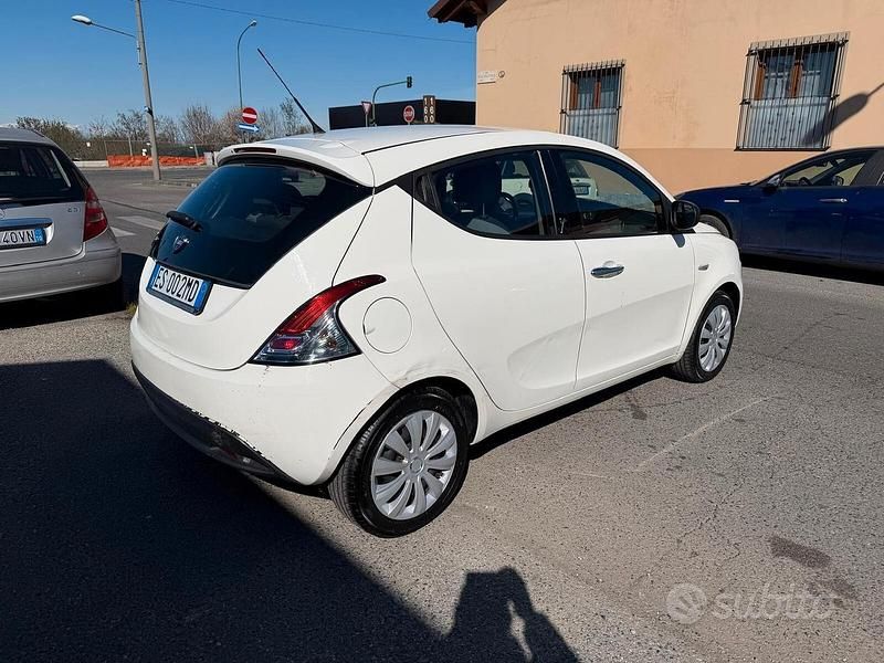 Usata Lancia Ypsilon Platinum 69 CV (50 kW) 2013 Bianco Utilitaria