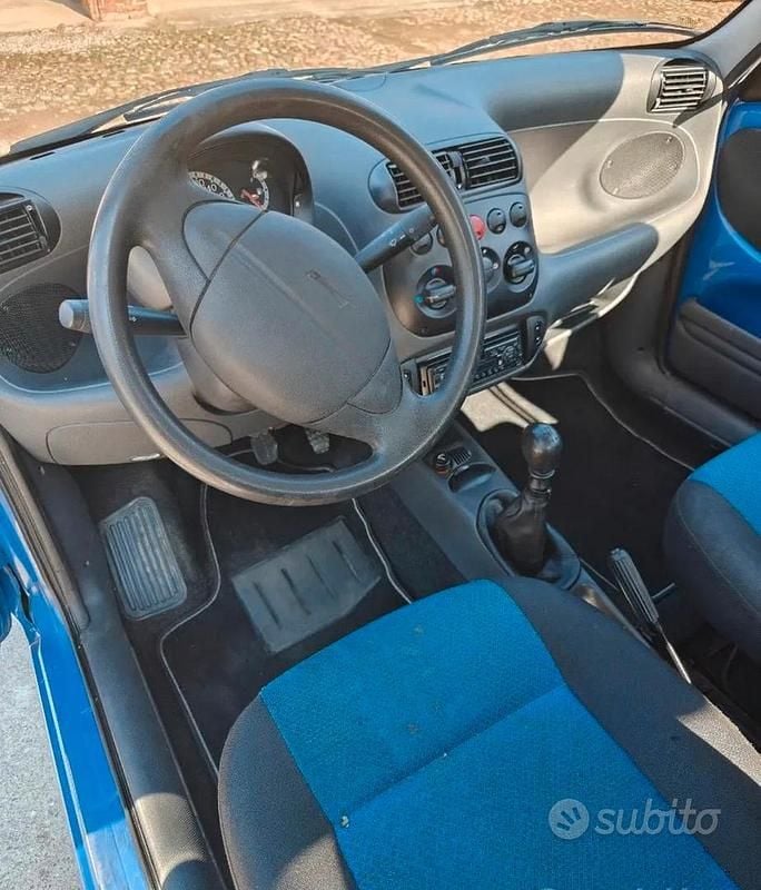 Usata Fiat 600 54 CV (39 kW) 2000 Blu Berlina
