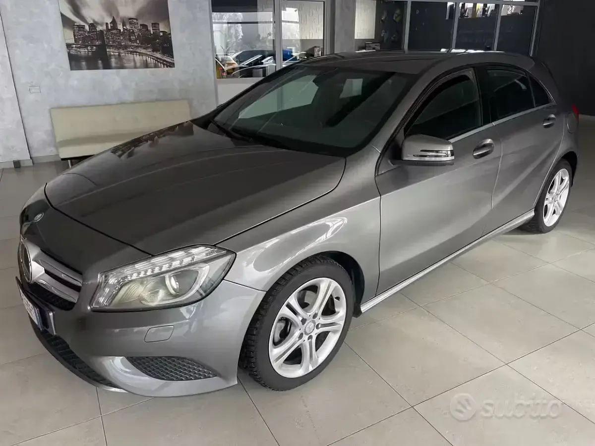 Usata Mercedes A180 Premium 136 CV (100 kW) 2014 Grigio Utilitaria