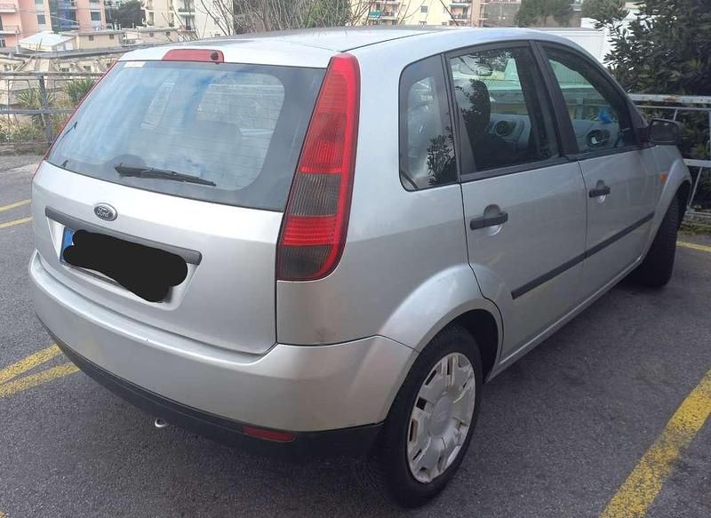 Usado Ford Fiesta Collection 75 HP (55 kW) 2005 Citadino