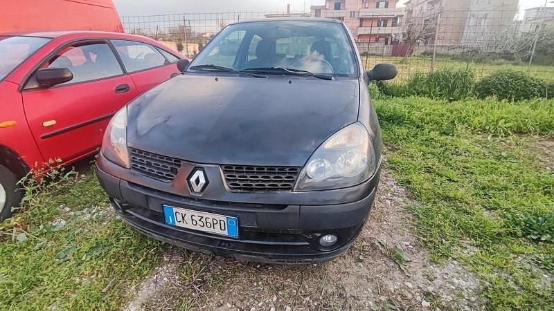 Usata Renault Clio II Luxe 100 CV (73 kW) 2005 Nero Berlina