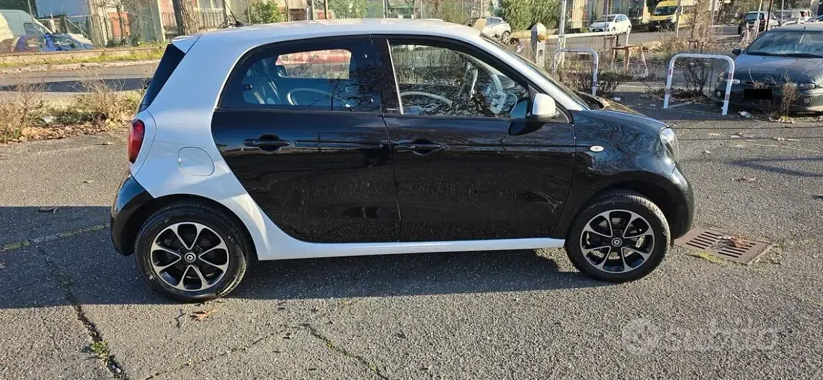 Usata Smart ForFour Passion 71 CV (52 kW) 2015 Nero Utilitaria