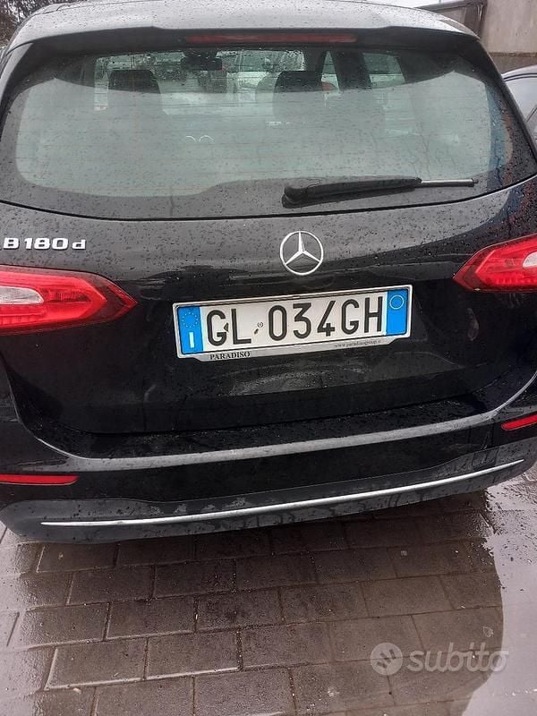 Usata Mercedes B180 2022 Nero Monovolume